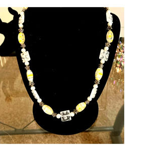 Yellow and White Flower Design Glass Necklace with Faux Pearls
